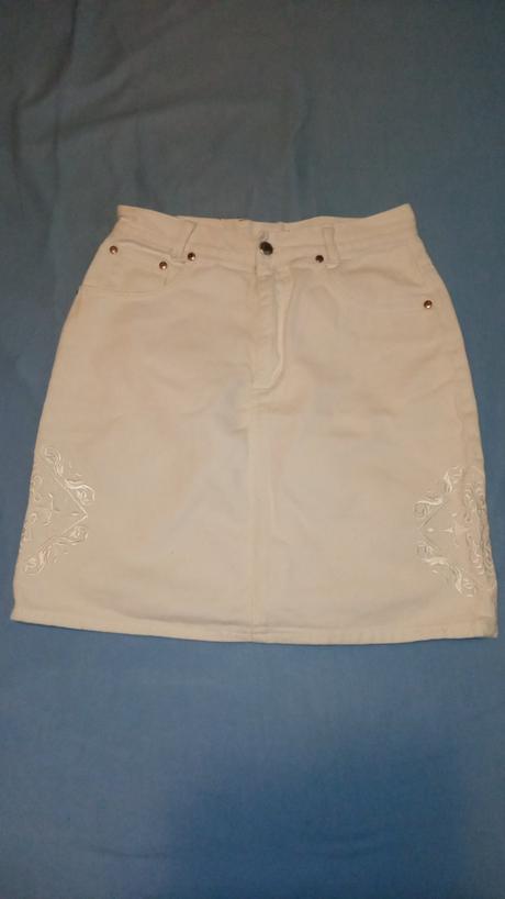 Sukňa biela s, jacky,s