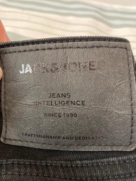 Čierne rifle skinny, 32