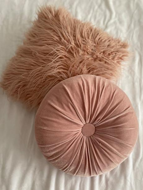 Luxusny okruhly dekoracny vankus top stav,