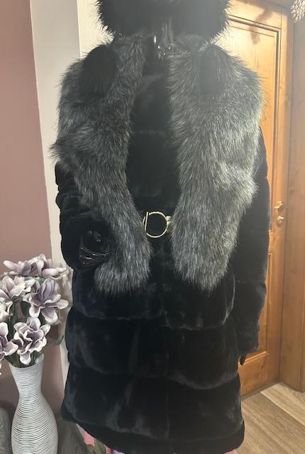 Čierny dlhší kabátik z umelej kožušiny reserved, reserved,l