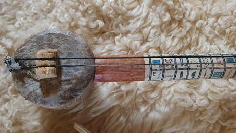 Tradičný hudobný nástroj-rebab, 