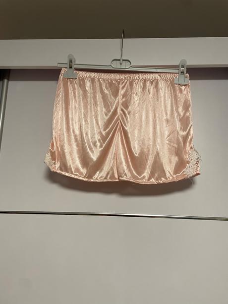 Predám saténové pyžamo, 