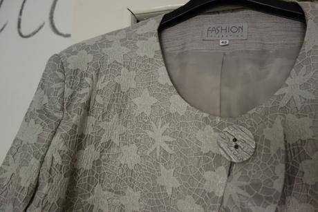 Raz oblecene slavnostne saty, 42