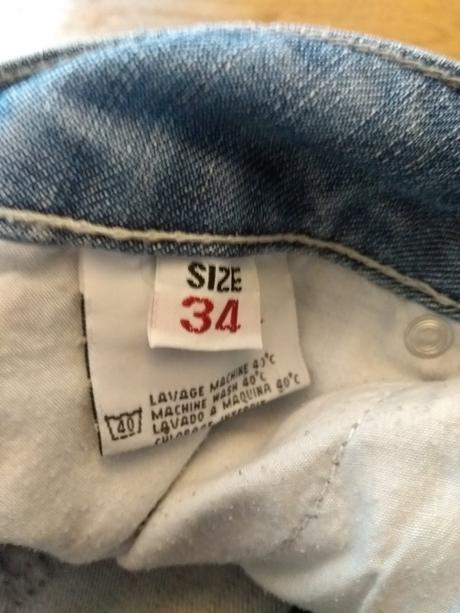 Svetlomodré dámske rifle, 34