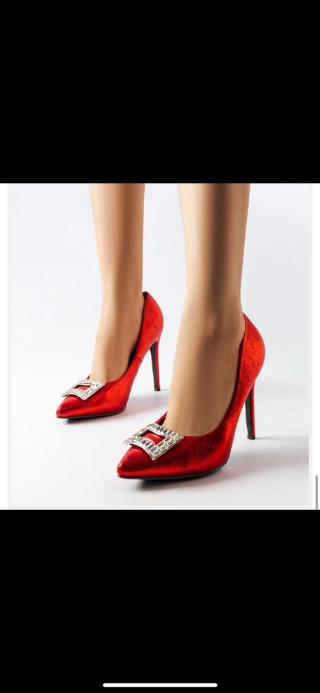 Červené lodičky, 38