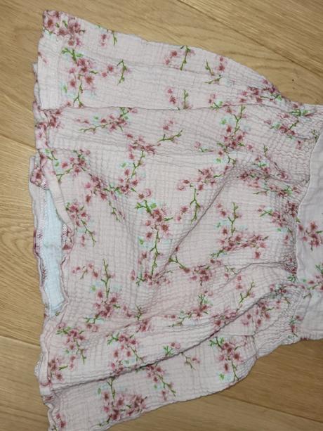 Zánovné krásne šatôcky pinokio, poštovné je v cene, 104