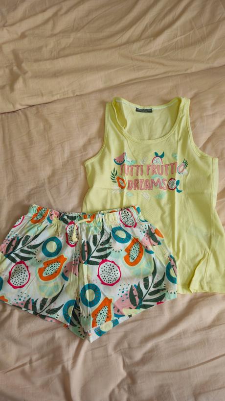 Pyžamo krataskové, 134