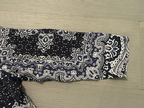 Šaty s potlačou, 38