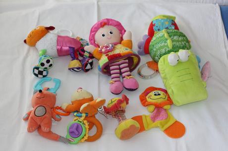 Rôzne drobné hračky,