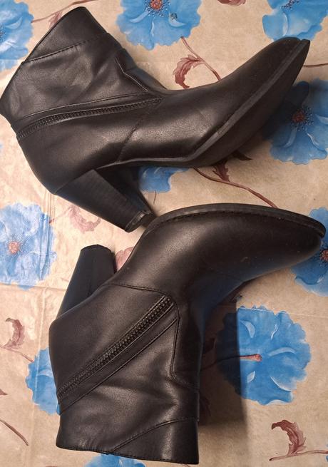 Dámske krátke čižmičky na opätku, 41