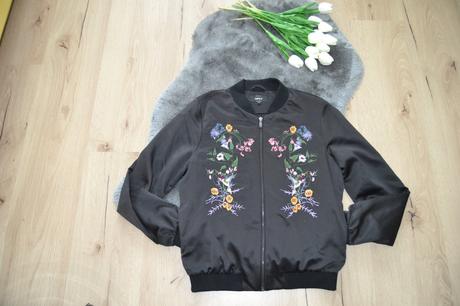 Dámska čierna bomber bunda only s kvetinovou výšiv, only,s