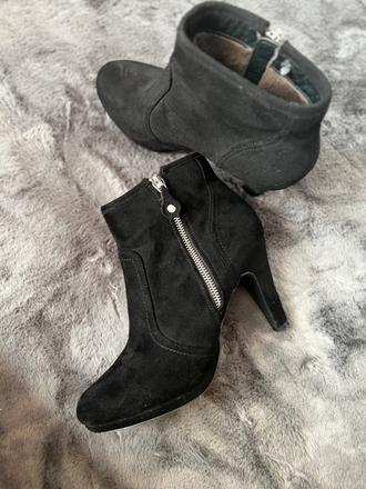 Členkové čižmičky na opätku, 39