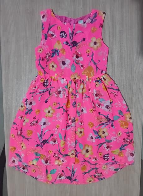 Krikľavo ružové dievčenské šatočky, tu,122