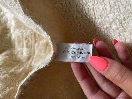 Béžová prikrývka, 