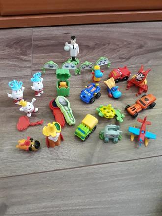 Mix hračiek, autička,