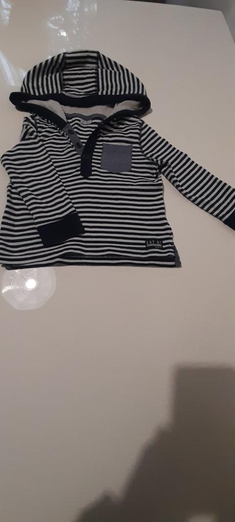 Mikina s kapucňou, 92