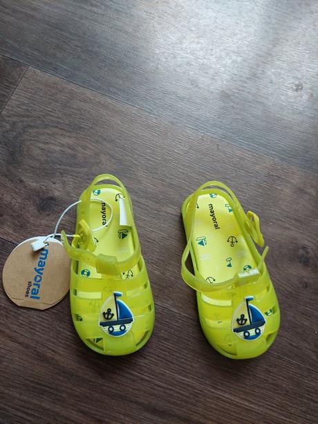 Sandalky, mayoral,21