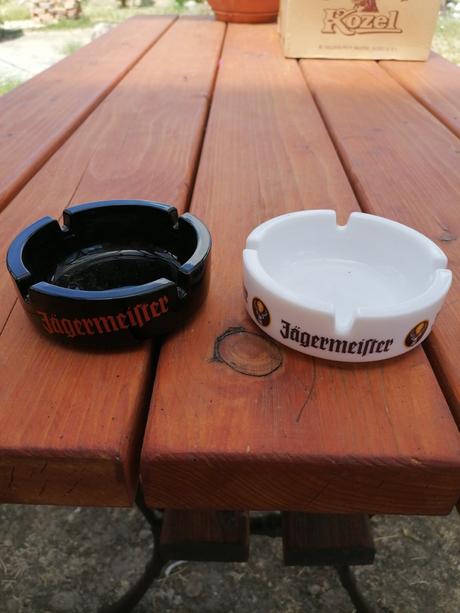 Popolníky čierne a biele, 