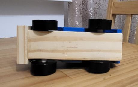 2x drevené auto - hasiči, policajti, 