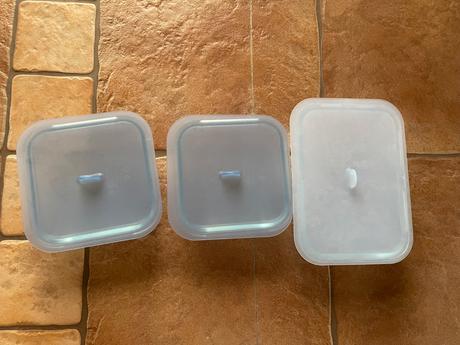 Tri sklenené dozy na potraviny,