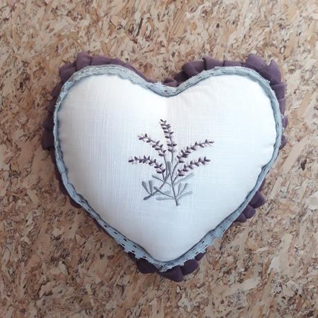 Dekoračný vankúšik v tvare srdca,