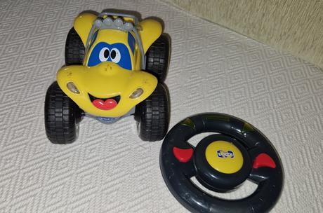 Auto na diaľkové ovládanie chicco, 