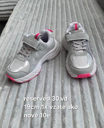 Tenisky, reserved,30