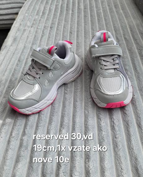Tenisky, reserved,30