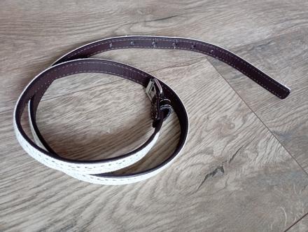 Opasok s háčkovaným vzorom,