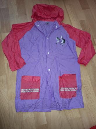 Pršiplášť princezna na koni, 122