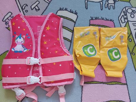 Plavacia vesta a rukavniky,