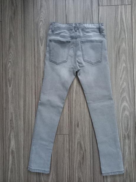 Kvalitné rifle skinny-top stav, c&a,140