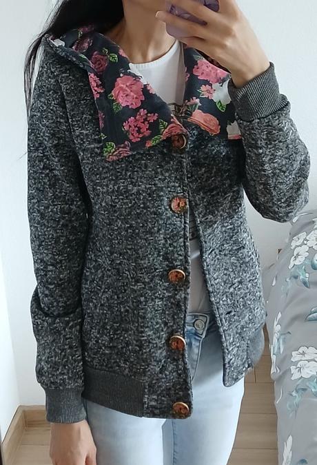 Mikina na gombiky, m / s