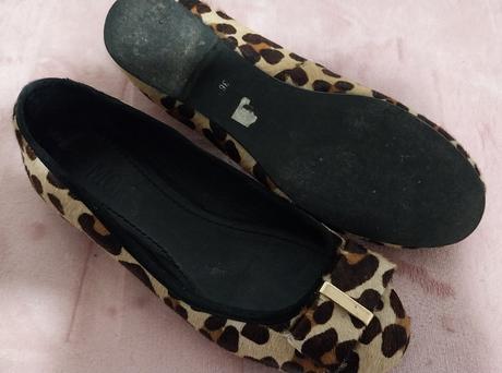 Baleríny s zvieracím vzorom a kovovou sponou, 36