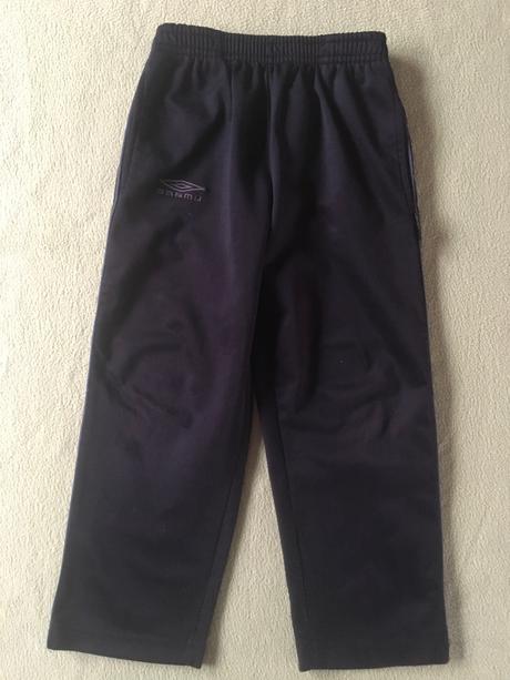 Cierne teplaciky (4 -5 yrs), umbro,110