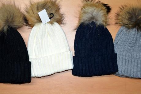 Čiapočka s pravým jemným brmbolcom,