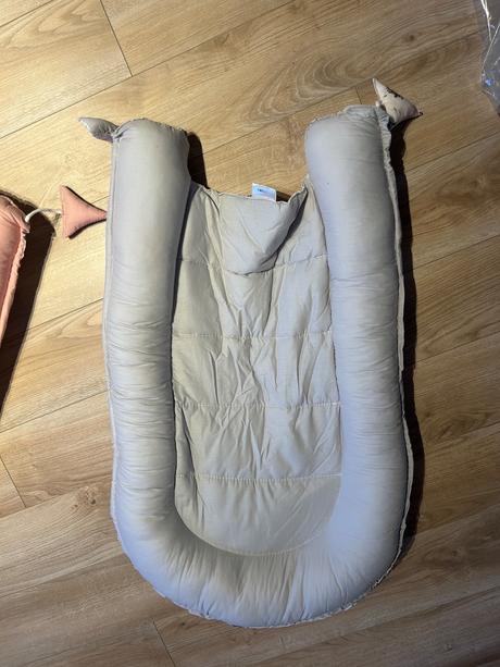 Hniezda, šírka (cm): 60,dĺžka (cm): 90