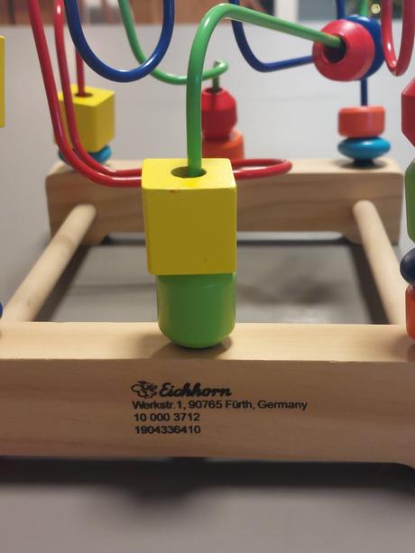 Hlavolam eichhorn s drevenými korálikmi, 