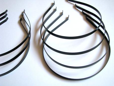 Čierne kovové čelenky, 