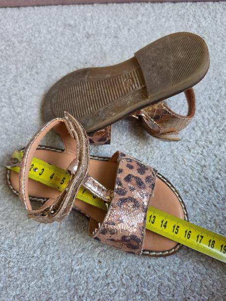 Zlaté sandale friboo, 25
