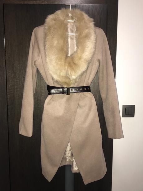 Kabát s bohatou kožušinkou, s
