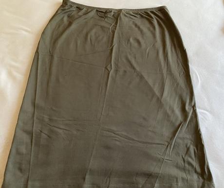 Pružná elastická sukňa s aplikáciou v. m, m