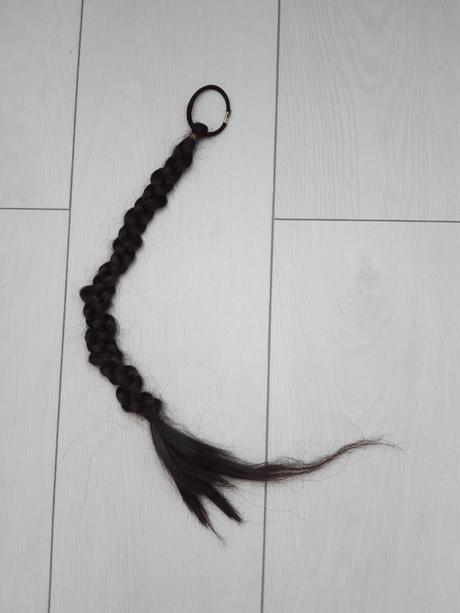 Zapletený cop na gumičke,