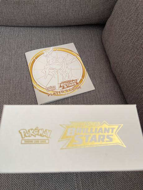 Pokémon elite trainer box 50 kartičiek + obsah,