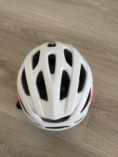 Prilba na bicykel, s