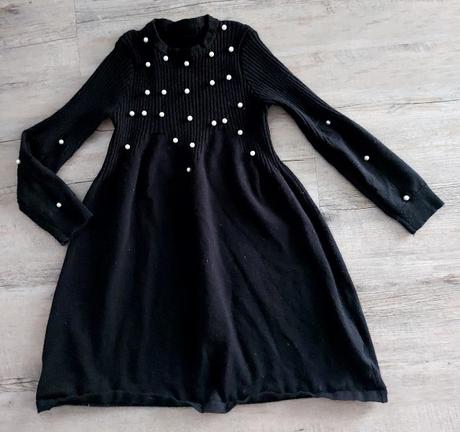 Pletené zimné šaty s perličkami, 134