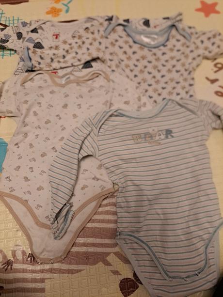 Body rozm. 74/80, 4 ks, darujem, 74