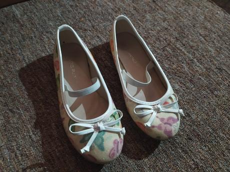 Balerínky s gumkou 33 s poštou, 33