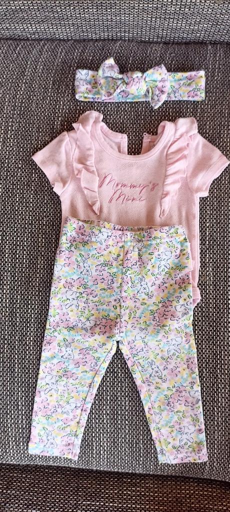 Krásna súprava s volánikmi, 74