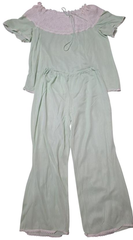 Dámske retro pyžamo, 42